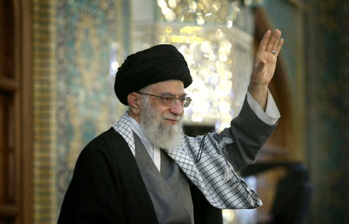 Présidentielle en Iran: Khamenei met en garde les candidats contre l'étranger