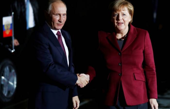 A Sotchi, Poutine rencontre Merkel pour une reprise du dialogue