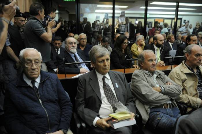 Argentine: 48 anciens militaires condamnés à la prison pour les crimes de la dictature