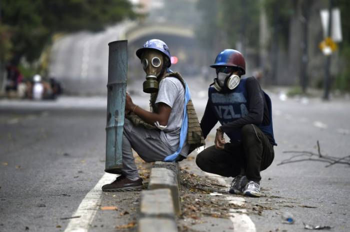 Venezuela: la communauté internationale hausse le ton, plus de 100 manifestants tués