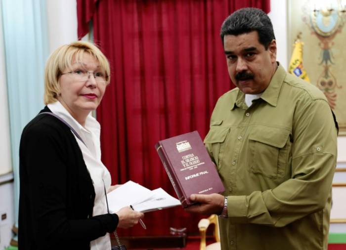Venezuela: Maduro crie à la tentative de coup d'Etat