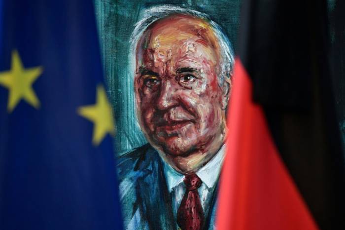 Hommage européen pour Helmut Kohl, citoyen d'honneur de l'Europe