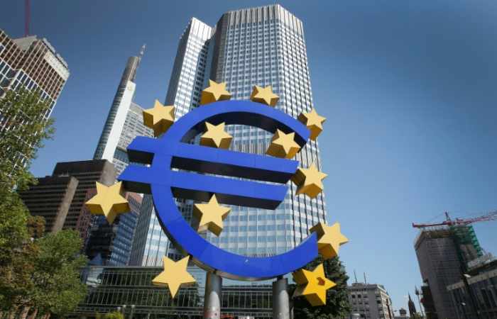 La sortie de l'euro de Marine Le Pen en questions