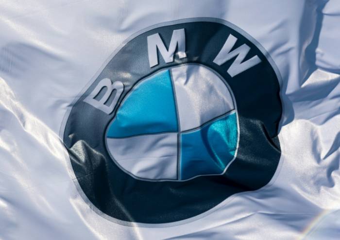 BMW, confiant pour 2017, met l'accent sur l'électrique