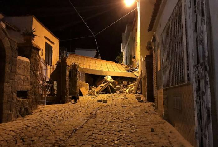 Séisme en Italie: une femme décédée, trois enfants en vie sous les décombres