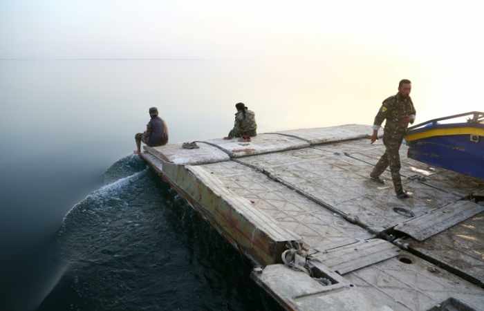 En Syrie, un corridor fluvial pour aller combattre, ou fuir, l'EI