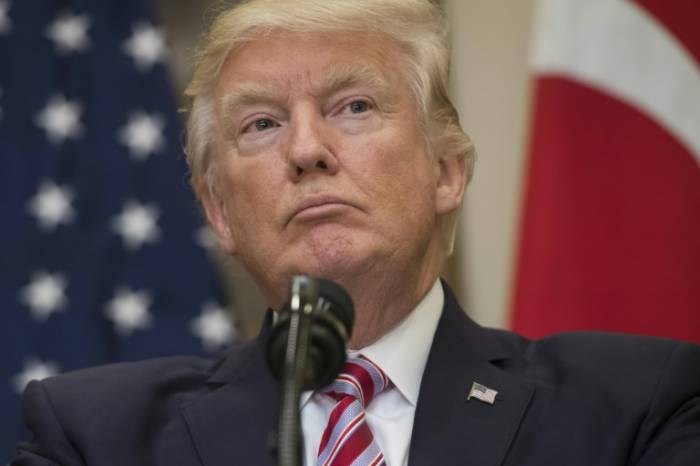 Trump accusé d'avoir demandé au patron du FBI de classer une enquête