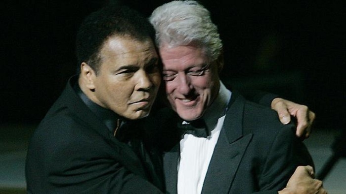 Ex-Präsident Clinton hält Alis Grabrede