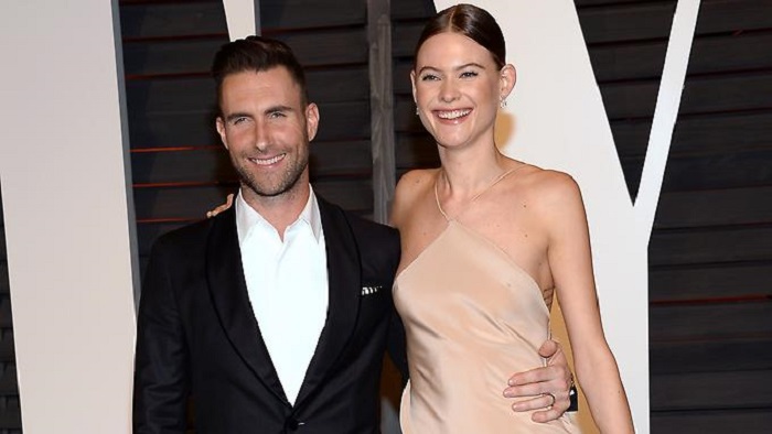 “Victoria`s Secret“-Model zeigt Bauch