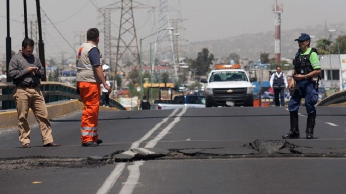 Death toll reaches 305 in central Mexico quake    
