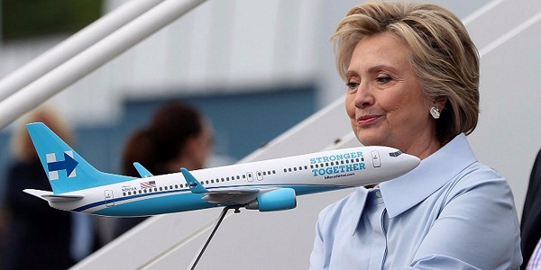 Affaire emails : Clinton dénonce la lettre "sans précédent" du directeur du FBI