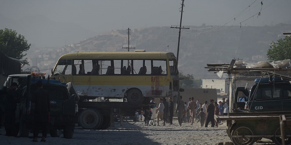 Afghanistan : attentat suicide contre un minibus à Kaboul