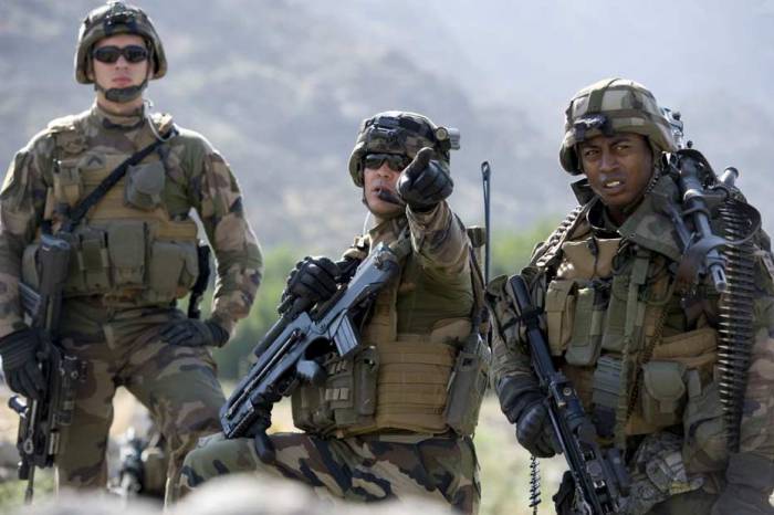 Afghanistan : Cinq officiers tués pendant leur sommeil