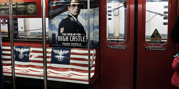 Aigle nazi dans le métro de New York : les affiches d`Amazon retirées
