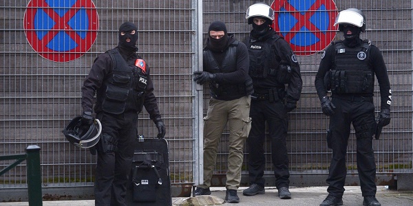 Alerte à la bombe à Bruxelles, opération antiterroriste en cours