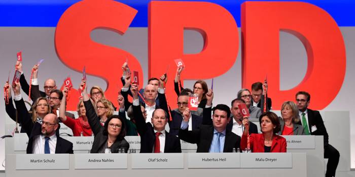 Allemagne : Merkel lance les discussions avec le SPD