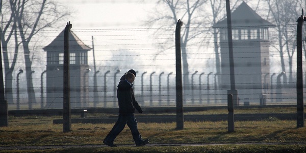 Allemagne: prison ferme pour un élu néo-nazi ayant exhibé son tatouage d`Auschwitz