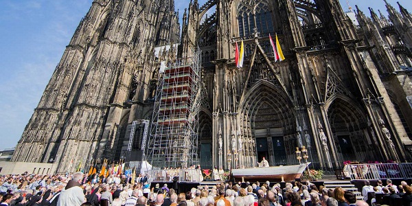 Allemagne : une barque de migrants en guise d’autel