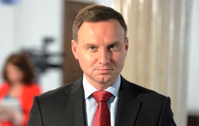Polish president unscathed in motorway accident - VIDEO