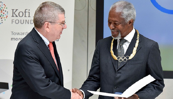 Le président du CIO remet l`Ordre olympique à l`ancien secrétaire général des Nations Unies Kofi Annan