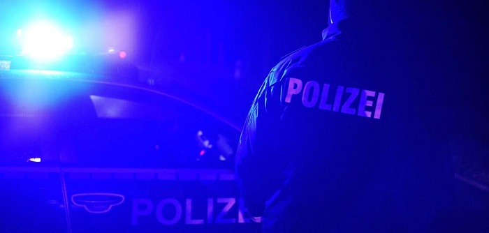 Polizisten bitten Männer, ihr Auto umzuparken – die schlagen zu