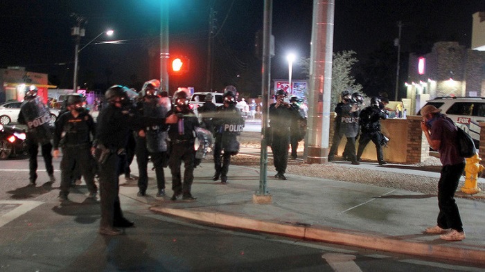 La police de Phoenix use de gaz lacrymogène au rassemblement de Black Lives Matter 