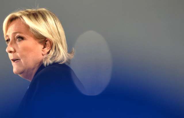 Marine Le Pen se dit "extrêmement croyante", mais "fâchée avec l'Eglise"