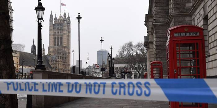 Trois personnes poignardées à Londres, un mort