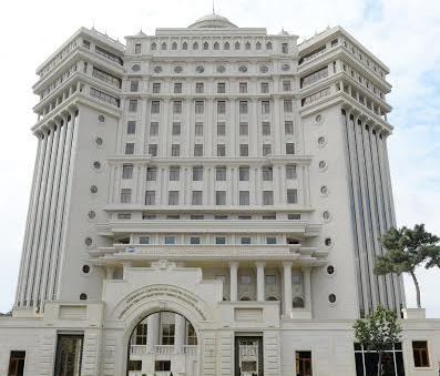 Universitetdə maaşlar artdı