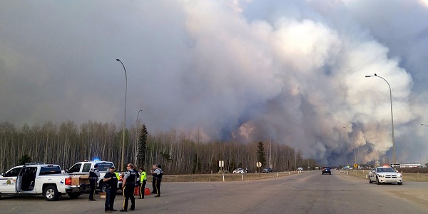Au Canada, les feux de Fort McMurray sont toujours actifs