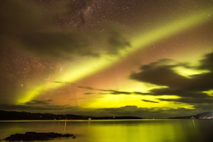 Aurora Australis: Colourful show hits Australia and New Zealand