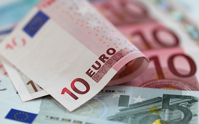 L`euro baisse face au dollar