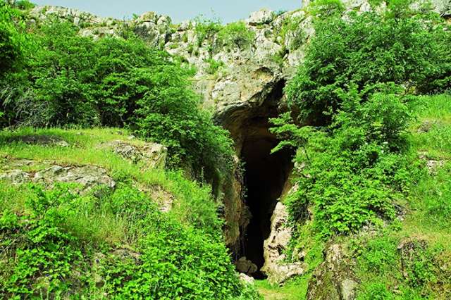 Sehen Sie die neuesten Aufnahmen von  Fizuli, Aserbaidschan und “Azikh Höhle“