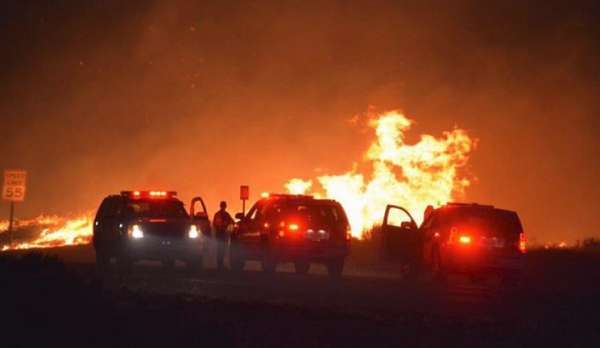 Un incendie ravage 80 bâtiments en Californie