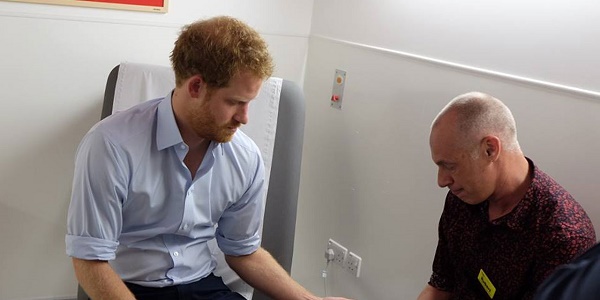 Le prince Harry fait le test du sida pour sensibiliser face à l`épidémie