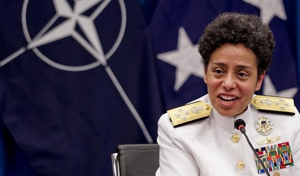Une femme amiral à la tête du commandement militaire de l`Otan à Naples