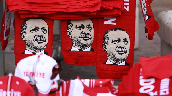 Turquie: mandats d`arrêt contre 84 universitaires