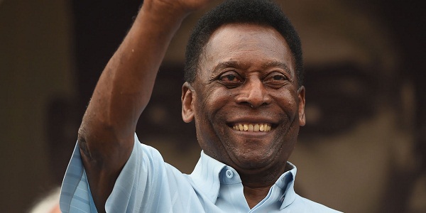 Le "roi Pelé" met en vente les trésors de sa carrière
