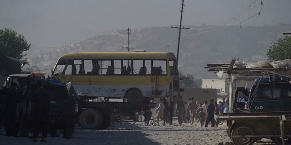Kaboul : au moins quatre morts dans l`attaque d`un minibus officiel