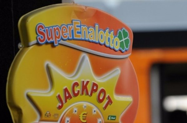 Un billet gagnant à 163 millions d`euros au loto