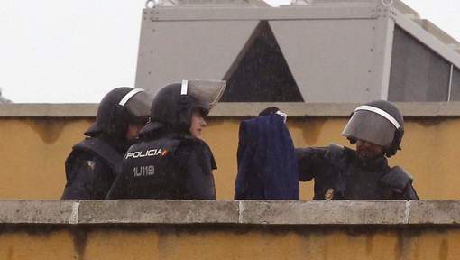 40 migrants sur le toit d`un centre de rétention de Madrid pour protester