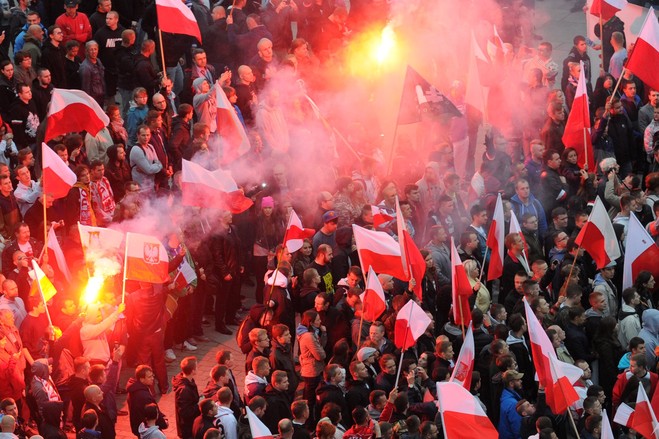 Poland: thousands turn out for anti-immigration protests - VIDEO