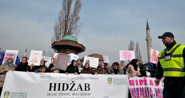 Manifestation en Bosnie: «Le hijab est mon droit»