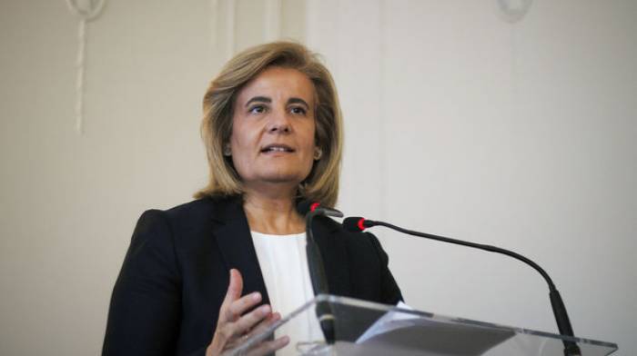 Báñez pide a los grupos políticos "grandes consensos" para el futuro de las pensiones
