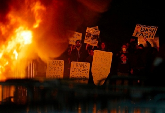 Violentes manifestations étudiantes à Berkeley - VIDEO