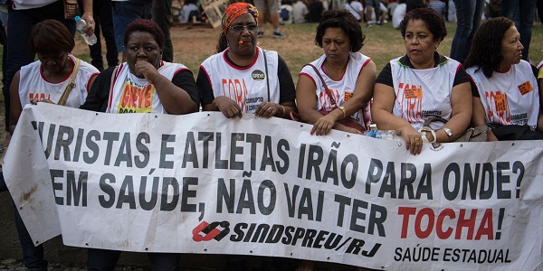 Brésil : manifestation à Rio pour le "boycott" des Jeux olympiques