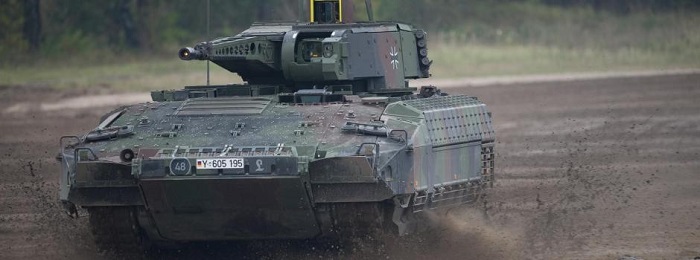 Bundeswehr-Panzer stürzt bei Übung 50 Meter tief