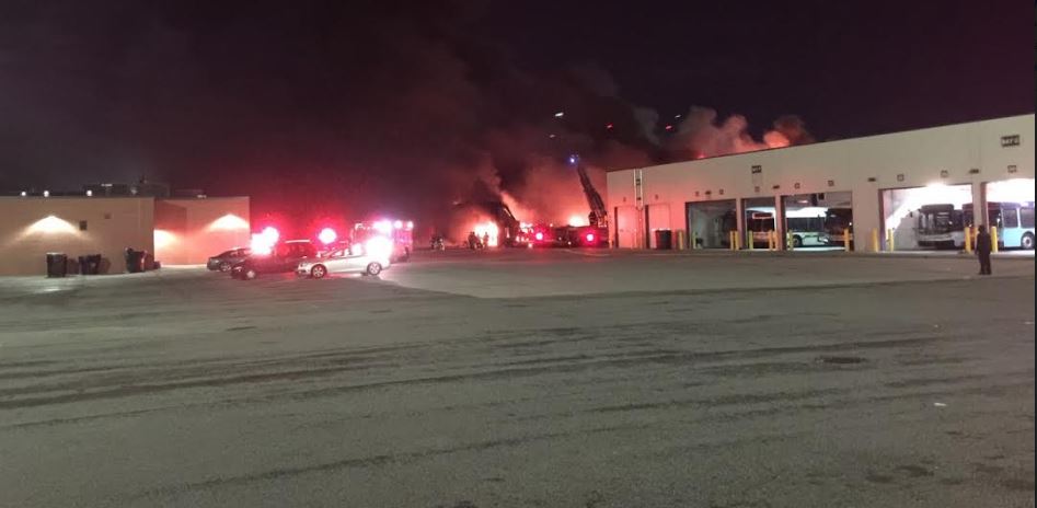 EE.UU.: Una explosión desata un incendio en una estación de autobuses de Detroit