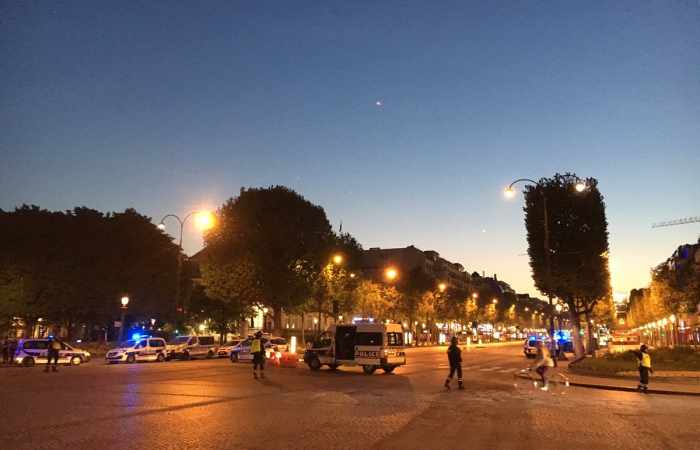 Fusillade aux Champs-Élysées : un policier tué, l'assaillant neutralisé