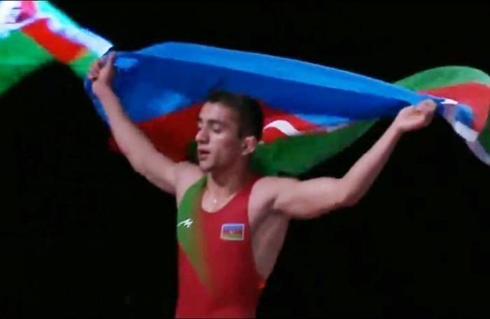 Luchador azerbaiyano es campeón tras derrotar al armenio